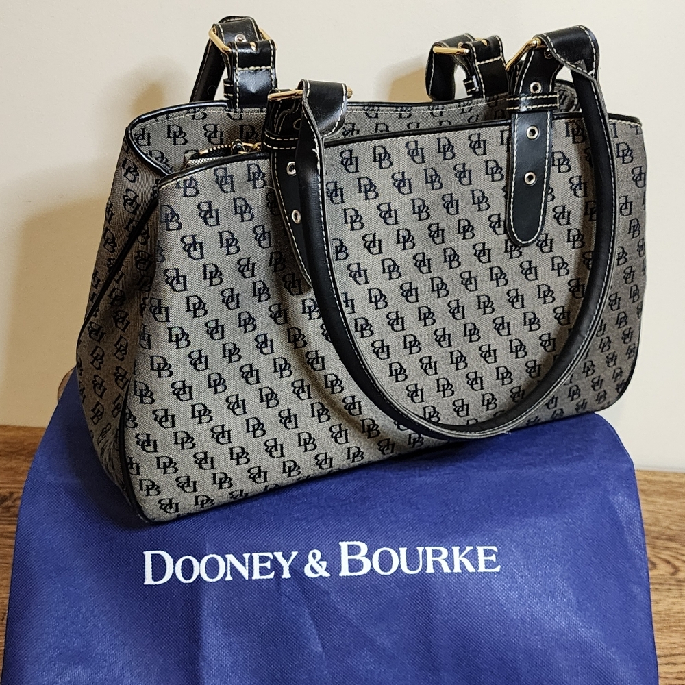 EUC/NWOT-Dooney & Bourke Double Handle Buckle Satchel